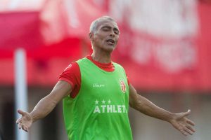 روماريو يطالب بإجراء تحقيق في مجلس الشيوخ بشأن مخطط الرهان المتعلق بعائلة باكيتا