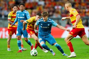 تعادل ريال بيتيس مع ياغيلونيا، لكنه يتأهل إلى نصف نهائي دوري المؤتمر الأوروبي.