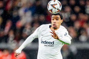 هوغو إيكيتيكي من آينتراخت فرانكفورت يأمل في إنهاء موسمه الرائع بلقب الدوري الأوروبي.