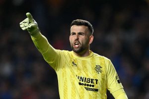 بطل المباراة كيلي كيبر بتصدياته الرائعة عندما صمد الرينجرز بعشرة لاعبين من أجل التعادل أمام أتلتيك كلوب.