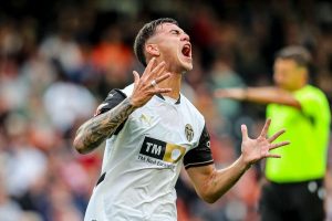 تتشبث إسبانيول بتعادل قيم أمام الهيمنة الواضحة لفالنسيا في ليغا.