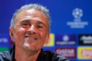 لويس إنريكي سعيد بفوز باريس سان جيرمان في دوري أبطال أوروبا، لكنه يؤكد أن المواجهة لم تنتهِ بعد.