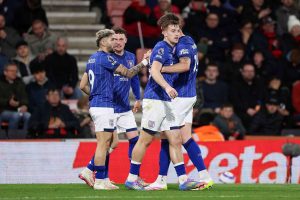 أذهل نادي إبسويتش تاون نادي بورنموث المُتصدّر، ليستمر في كفاحه من أجل البقاء.