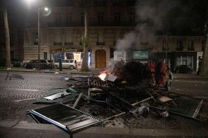 ألقي القبض على 43 شخصًا في باريس بعد فوز باريس سان جيرمان على أرسنال في دوري أبطال أوروبا.