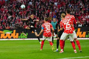 فرانكفورت على أعتاب التأهل لدوري أبطال أوروبا بعد تعادله الصعب مع ماينتس.