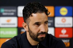 جناح آموريم يستعد لتغيير تشكيلة مانشستر يونايتد استعدادًا لمواجهة برينتفورد، حيث تأتي الأولوية للمنافسات الأوروبية.