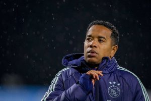 اللاعب الدولي الهولندي السابق أوربي إيمانويلسون في محادثات لتولي دور المساعد في أياكس