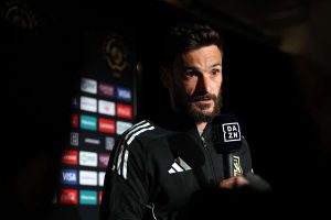 يعترف هوغو لوريس بأن فرص نادي لوس أنجلوس إف سي في التغلب على تشيلسي في كأس العالم للأندية “ضئيلة جدًا”.
