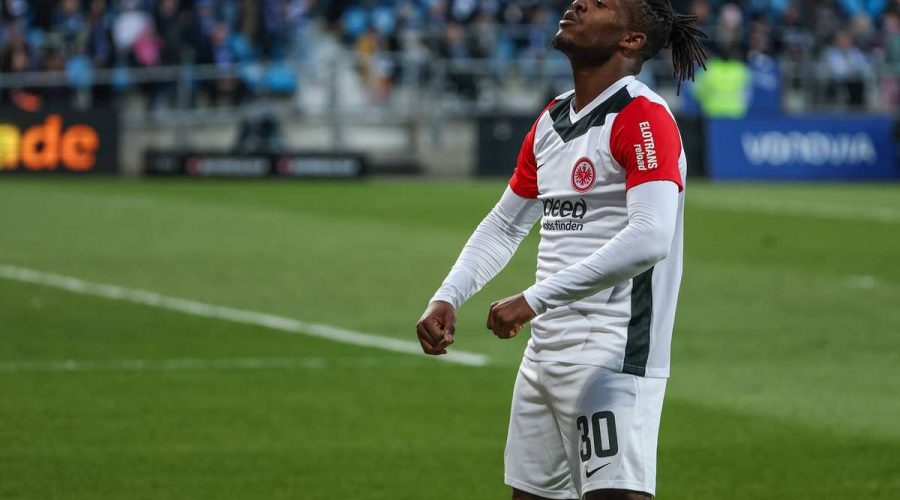 أضافت بلجيكا كلًا من ميشي باتشواي وأمين الدخيل إلى تشكيلة الفريق لملحق دوري الأمم.