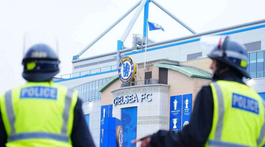 تم منع مشجعي مانشستر سيتي وتشيلسي الذين لديهم سجل عنيف من السفر خلال كأس العالم للأندية.