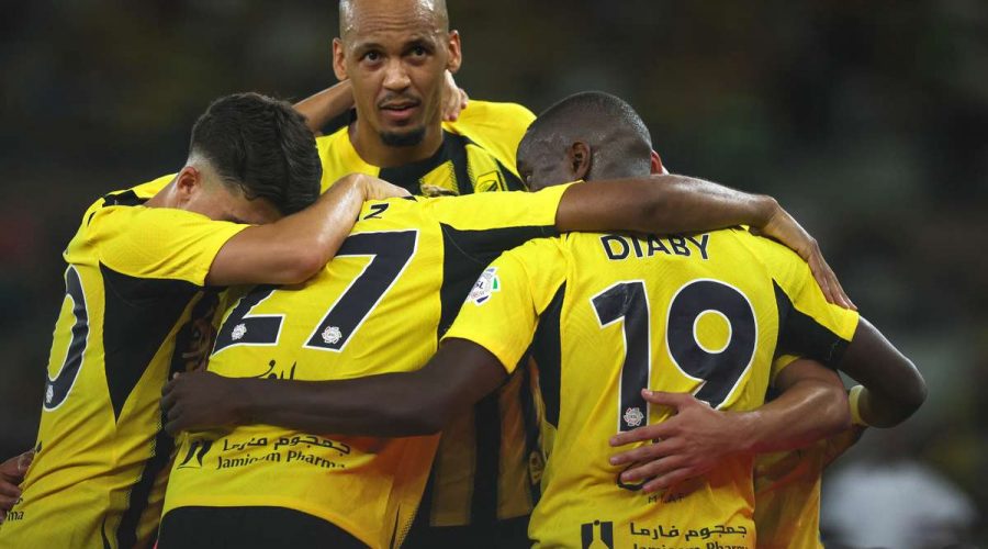 الاتحاد يقترب من لقب الدوري السعودي بعد تعثر الهلال أمام الشباب.