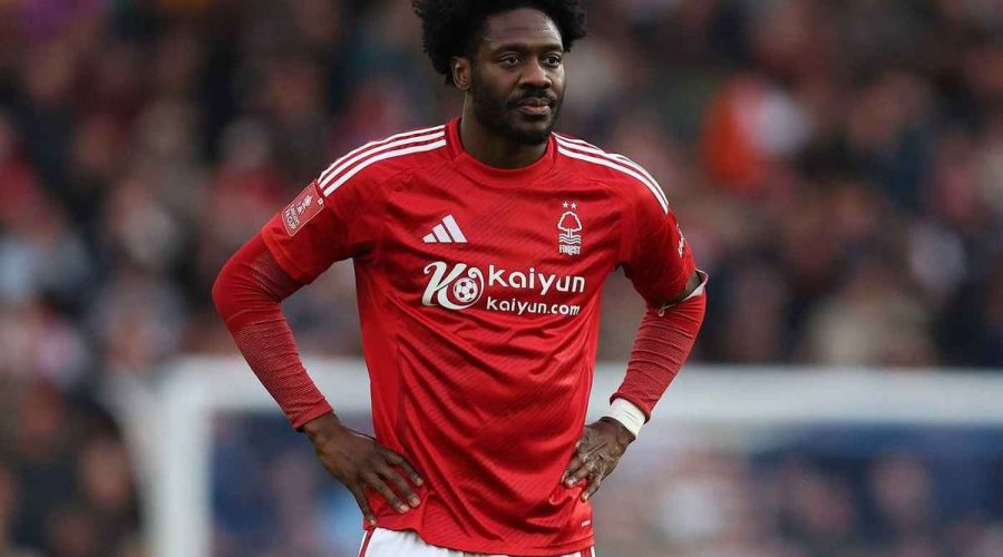 أعلن مدرب نوتينغهام فورست نونو إسبيريتو سانتو أن أولو أينا "سيغيب لفترة" بسبب إصابة في عضلة الساق.