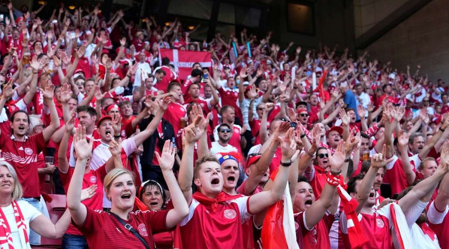 تعرض عشاق كرة القدم لعمليات احتيال ضخمة في تذاكر المباراة قبل مواجهة الدنمارك والبرتغال.