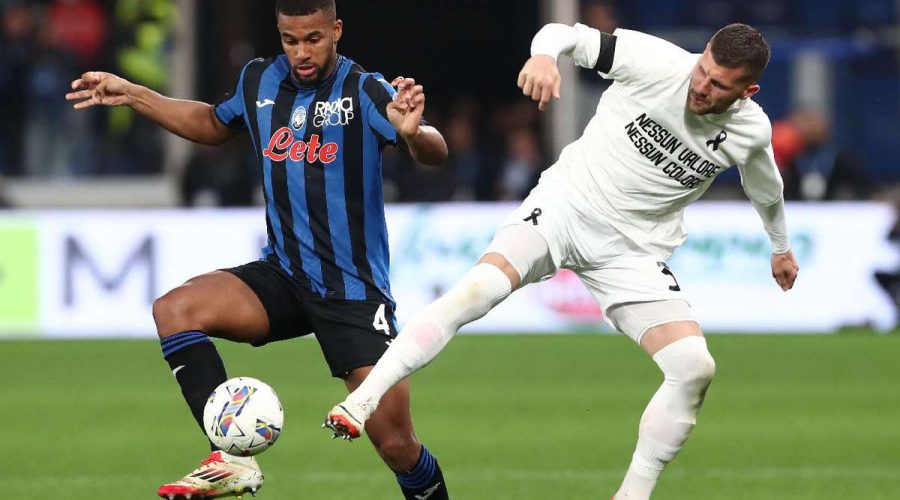 فسان رتيغي يسدد ركلة الجزاء لمساعدة أتالانتا في إنقاذ نقطة مخيبة في الدوري الإيطالي أمام ليتشي.