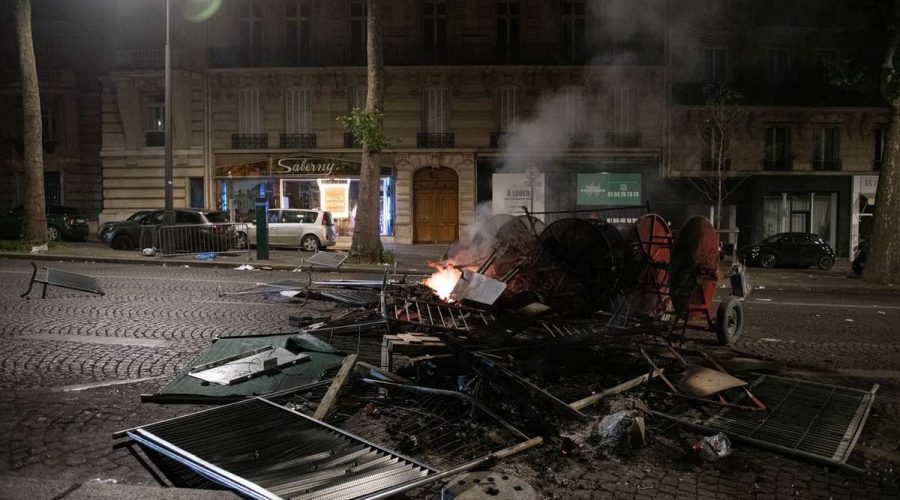 ألقي القبض على 43 شخصًا في باريس بعد فوز باريس سان جيرمان على أرسنال في دوري أبطال أوروبا.