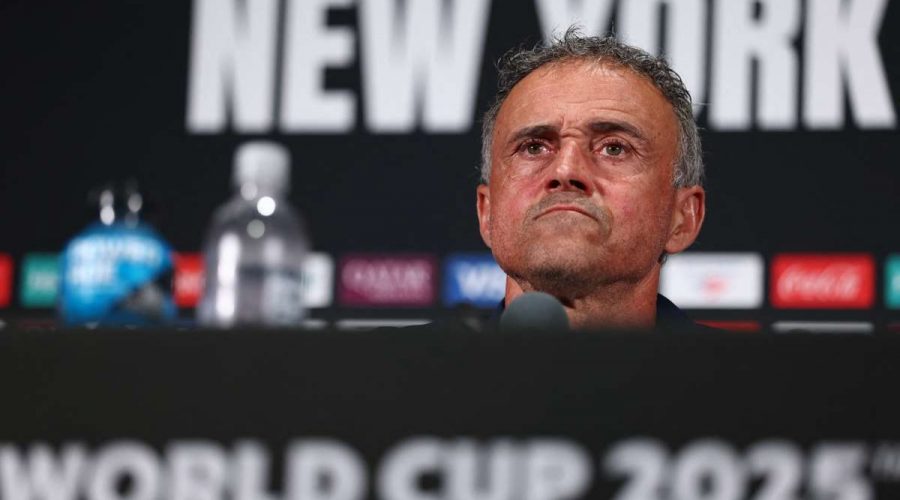 مدرب باريس سان جيرمان لويس إنريكي يحث اللاعبين على الحفاظ على التركيز في نهائي كأس العالم للأندية