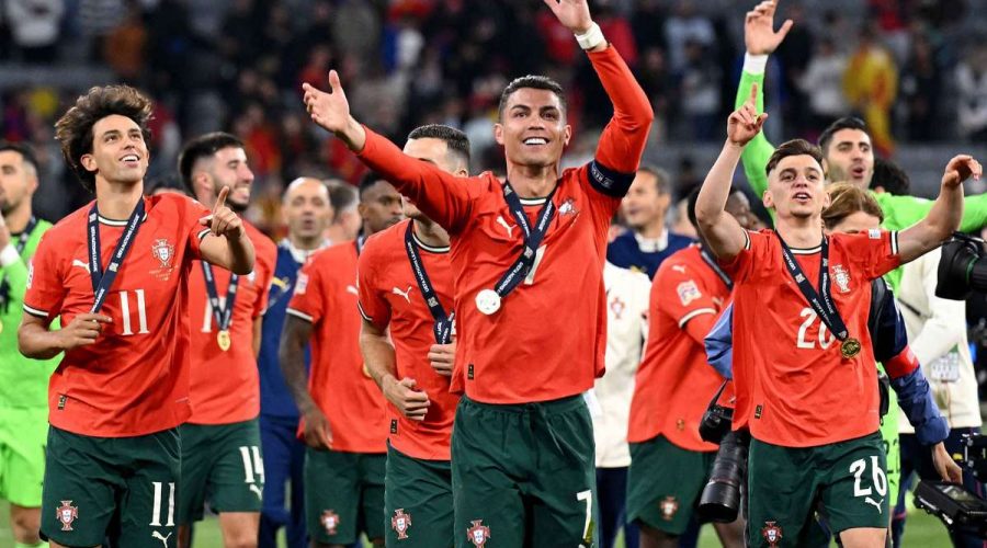 كريستيانو رونالدو يفيض مشاعرًا بعد الفوز باللقب: "لا شيء أفضل من الفوز باسم البرتغال"