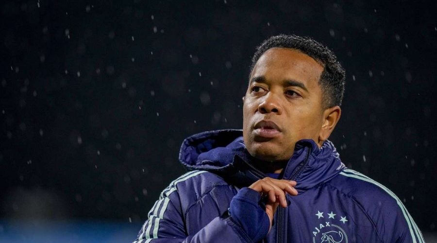 اللاعب الدولي الهولندي السابق أوربي إيمانويلسون في محادثات لتولي دور المساعد في أياكس