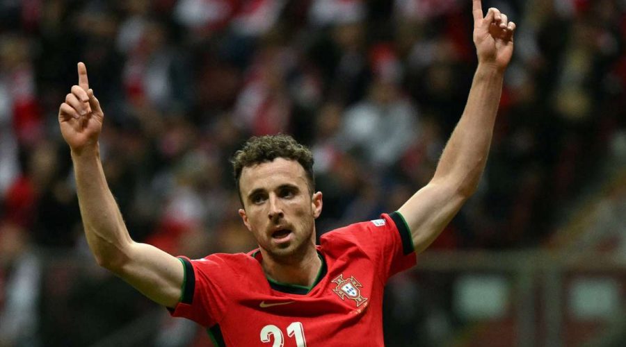 "كرة القدم فقدت بطلًا": تتوالى الترانيم تكريمًا لنجم ليفربول ديوجو جوتا