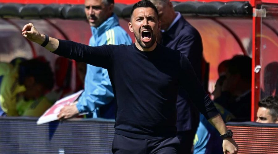 بقى فارولي وأياكس هادئين بعد الخسارة القياسية: "لا يمكنك الفوز دائمًا"