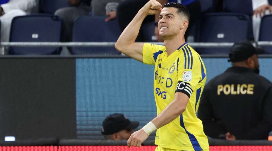 كريستيانو رونالدو يظهر بمستواه المميز ويتألق بتسجيله هدفين ليقود النصر إلى فوز قيّم على حساب الهلال.