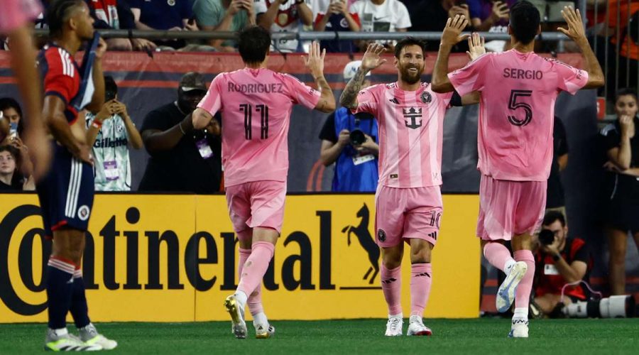 يستمر ميسي في تقديم أداء ساحر ليقود إنتر ميامي إلى الفوز على نيويورك وظل في هذه المباراة مسيطرة على اللعب وملهمًا فريقه، أظهر ميسي مهاراته الاستثنائية وساهم بشكل كبير في تحقيق الفوز.