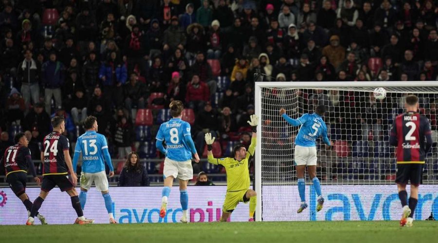 نابولي تفوت فرصة الاقتراب من صدارة الدوري الإيطالي بعد التعادل مع بولونيا