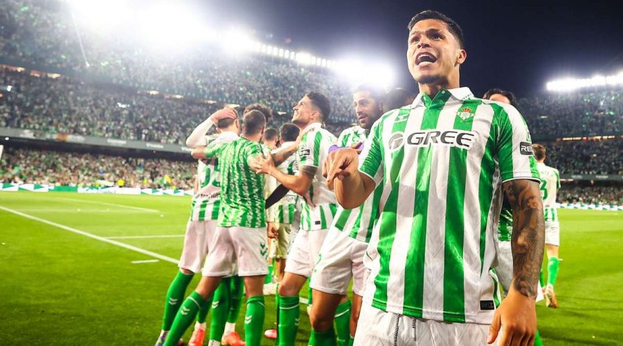 توجّه ريال بيتيس بحماس شديد إلى الفوز على غريمه التقليدي إشبيلية في "الغران ديربي"، ليمدّد سلسلة انتصاراته في الدوري الإسباني.