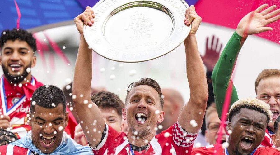 خمسة محطات بارزة من موسم آيندهوفن المتقلب في الدوري الهولندي الممتاز